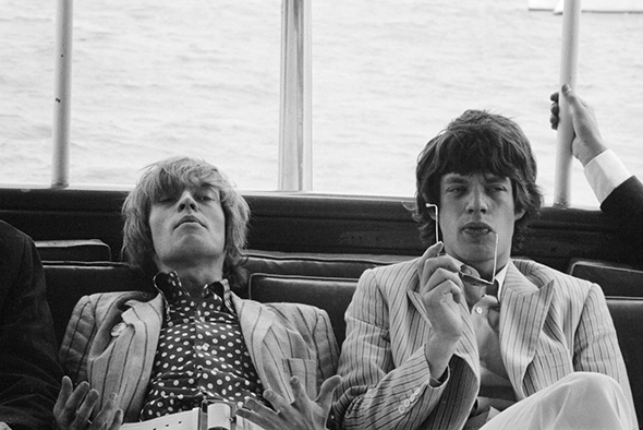Brian Jones (gauche) et Mick Jagger (droite) icones mods