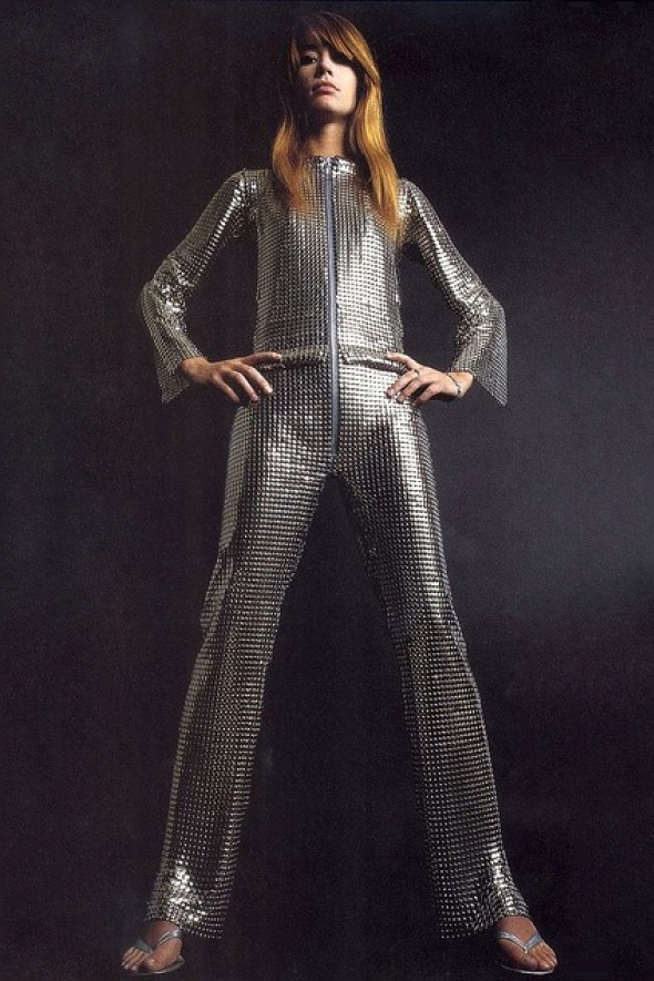 Françoise Hardy en combinaison métaillique par Paco Rabbane (1968)