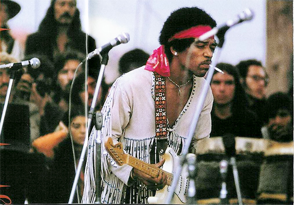 Le look de Jimi Hendrix à Woodstock (1969)