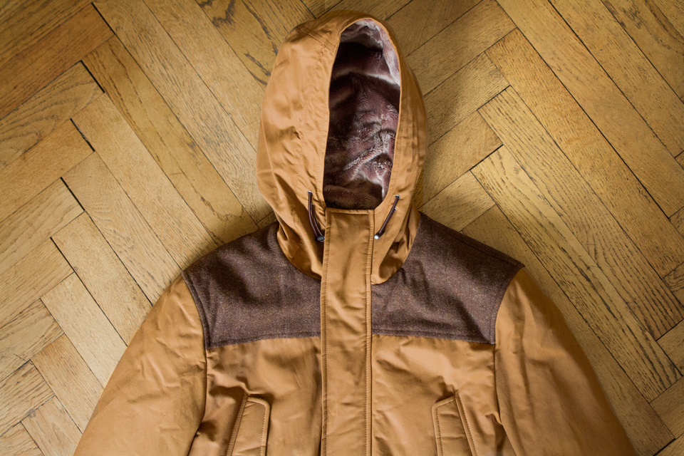Neuf à Capuche D/'Urgence Pluie Poncho Clair Imperméable Imperméable Unique taille s/'adapte à la plupart