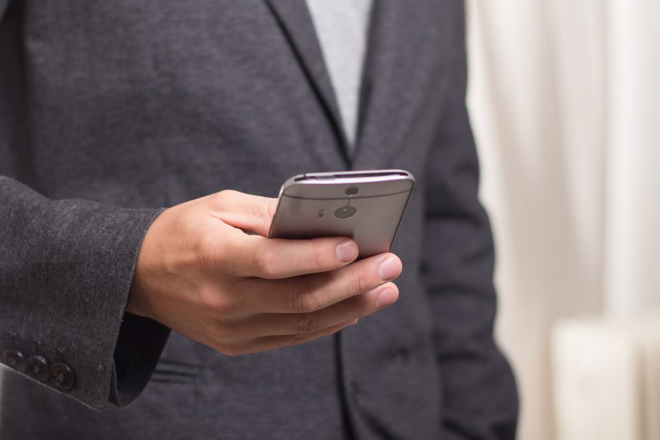 Homme au téléphone