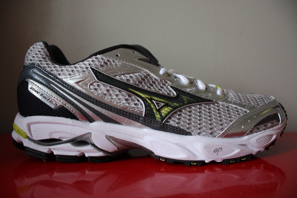 Mizuno Wave Fortis 3