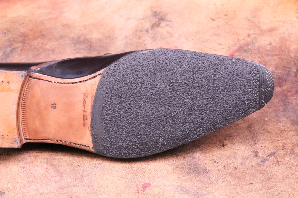 Comment bien nettoyer, cirer et protéger vos chaussures en cuir - MISTER  MINIT