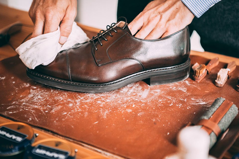 Mode homme : l'entretien des chaussures en cuir