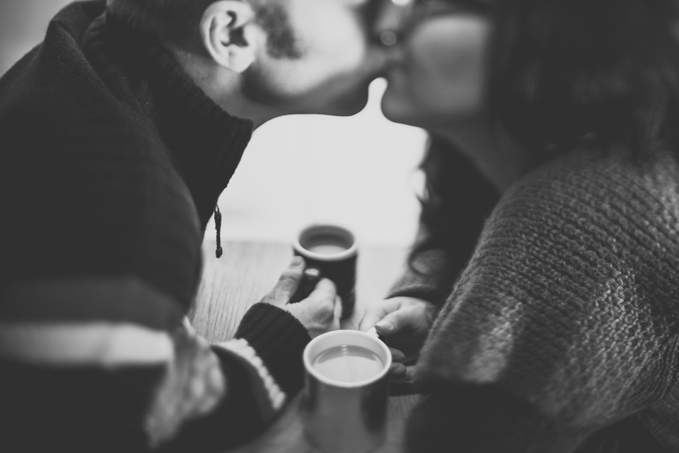 10 techniques pour provoquer le premier baiser