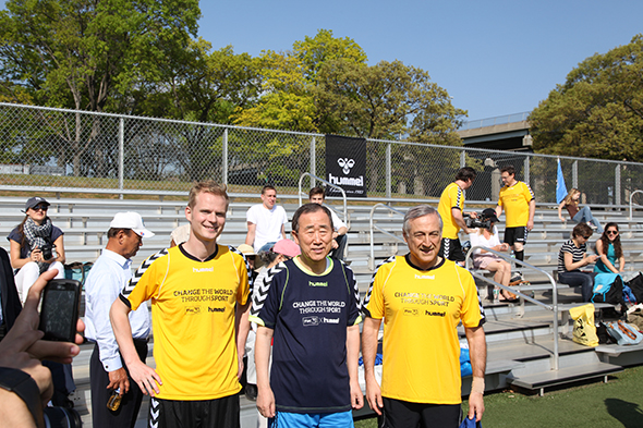 Ban Ki Moon avec Hummel