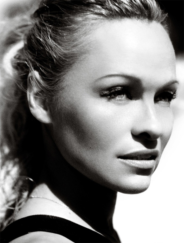 pamela-anderson-vogue-bresil-visage