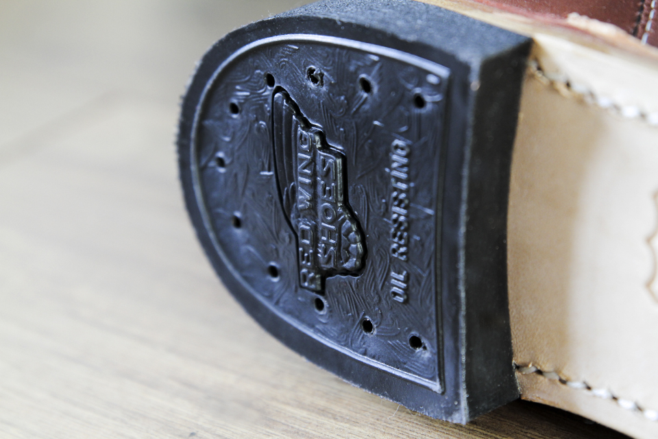 red wing shoes logo