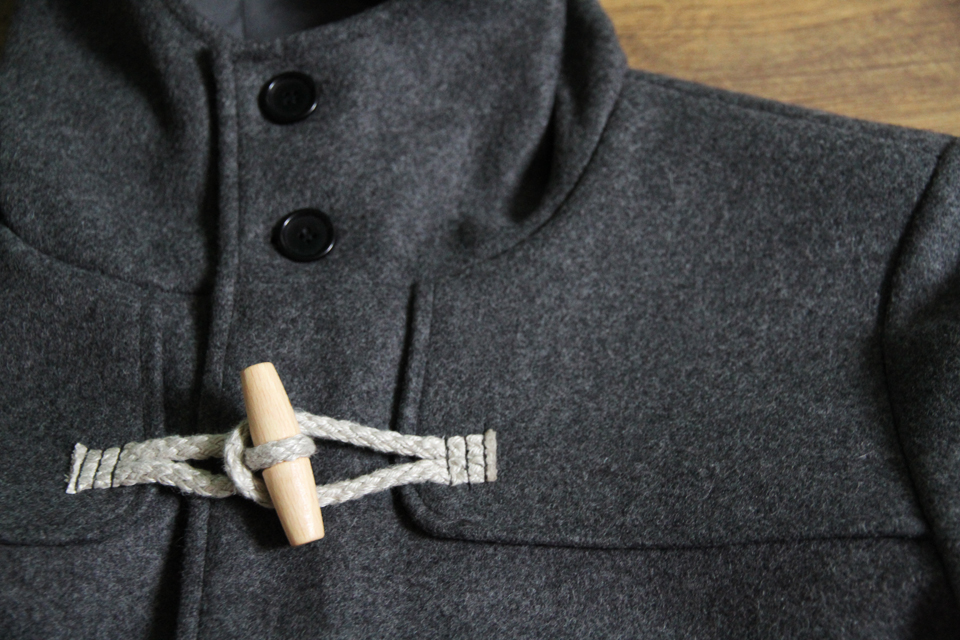 Détail duffle coat menlook label