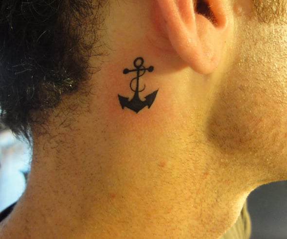 Petit tatouage sur la main - Petit tatouage : un tattoo, oui, mais