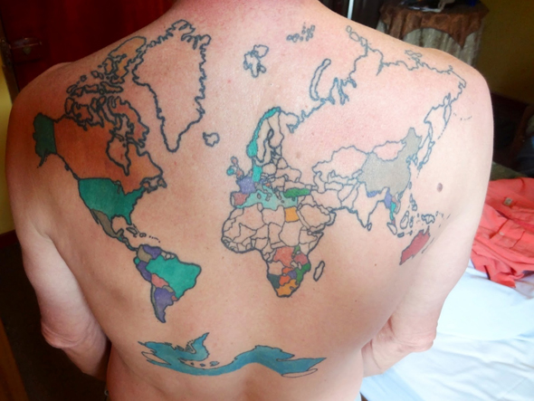 tatouage dos homme mappemonde bill passman