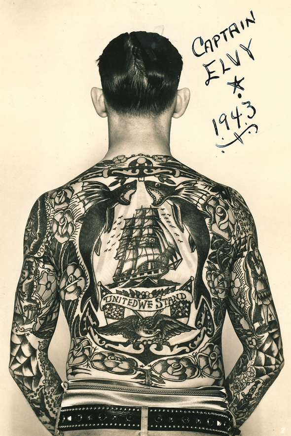 tatouage dos homme vintage capitaine elvy