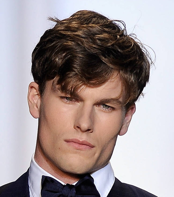 Quelle coupe homme cheveux bouclés ? Les meilleurs looks et conseils !