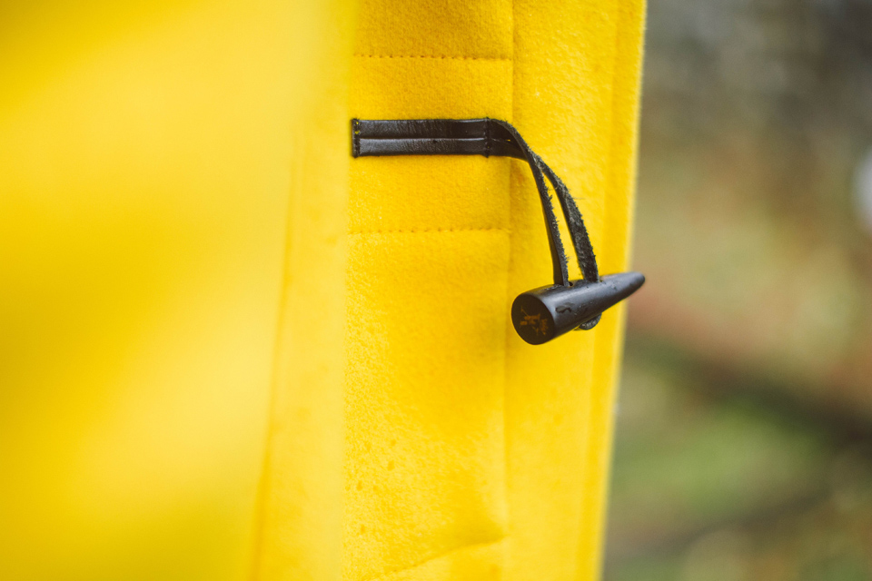 detail duffle coat jaune vicomte a