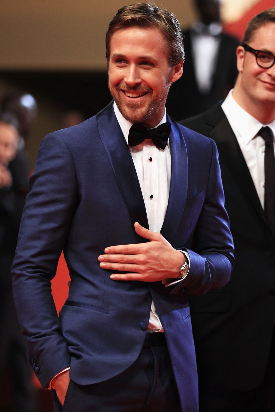 ryan gosling blue smoking cannes