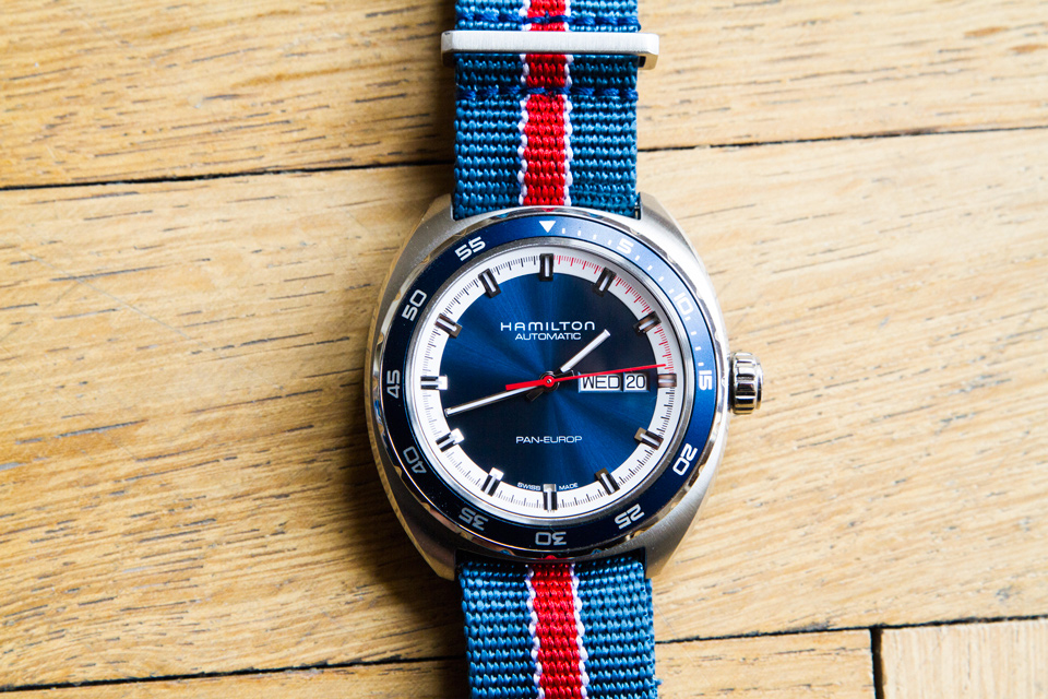 Montre Hamilton Pan Europ montée sur un bracelet Nato rayé