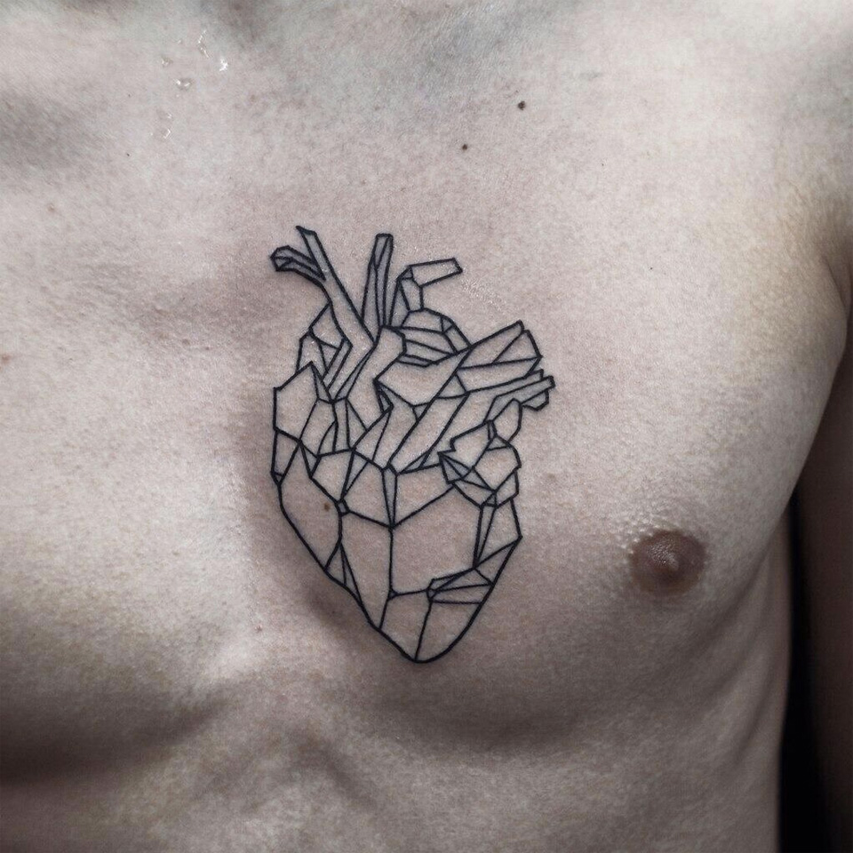 Tatouage coeur biomécanique