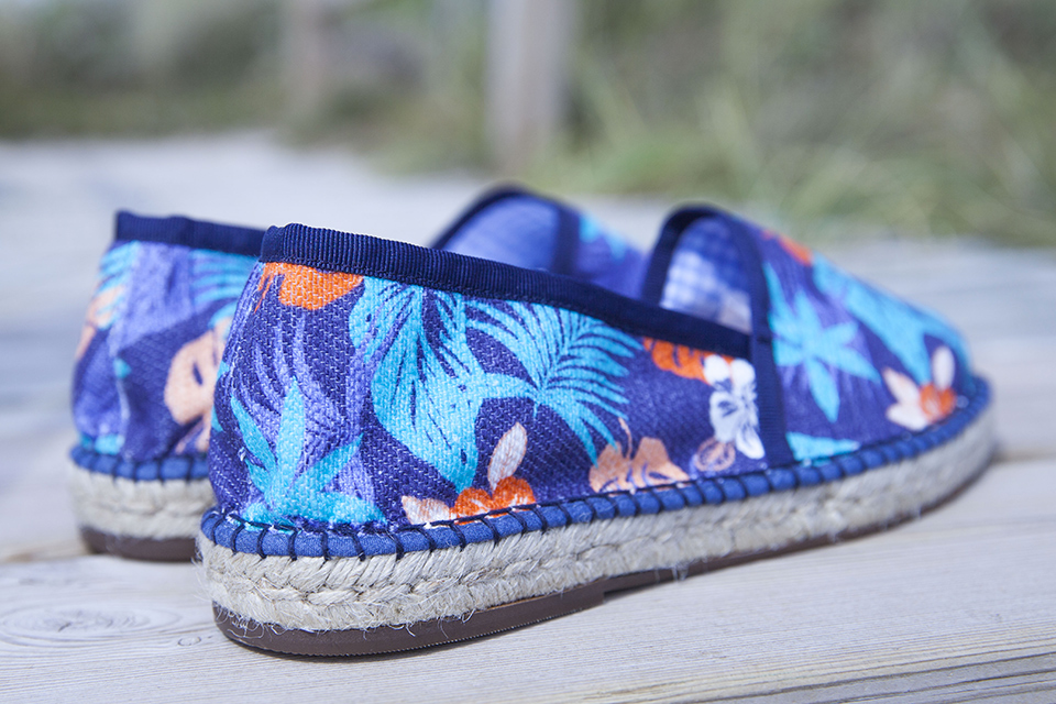 Espadrilles fleurs profil arrière