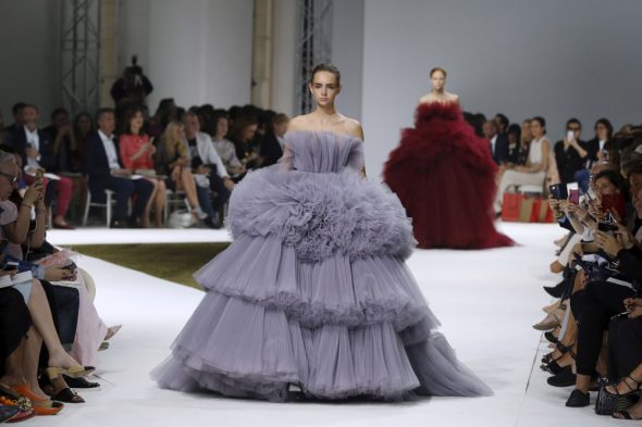 le defile giambattista valli 16-17-haute couture