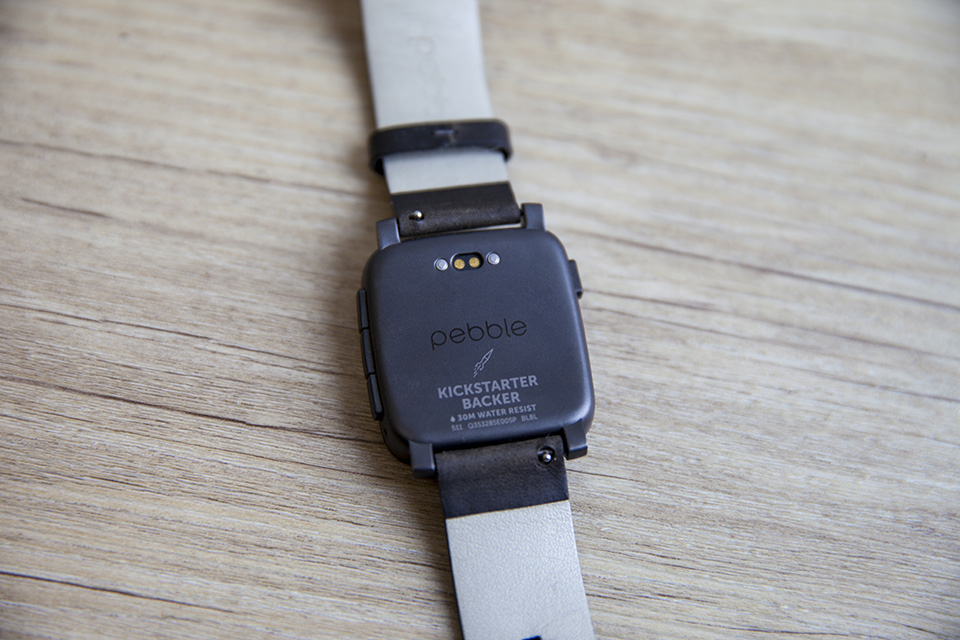 montre pebble smartwatch kickstarter back