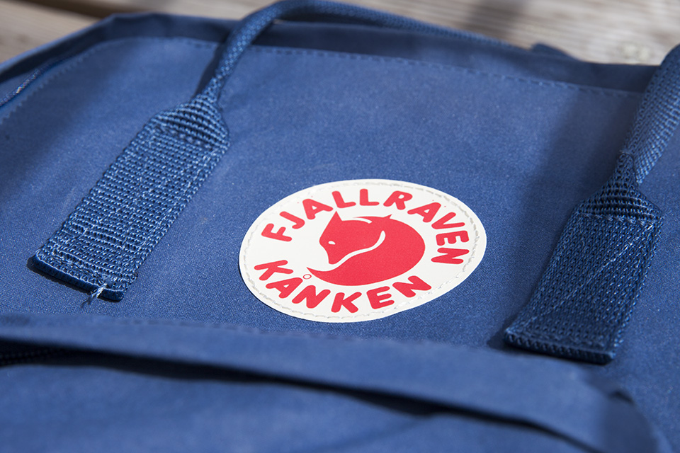 sac à dos fjallraven kanken logo cousu pochette