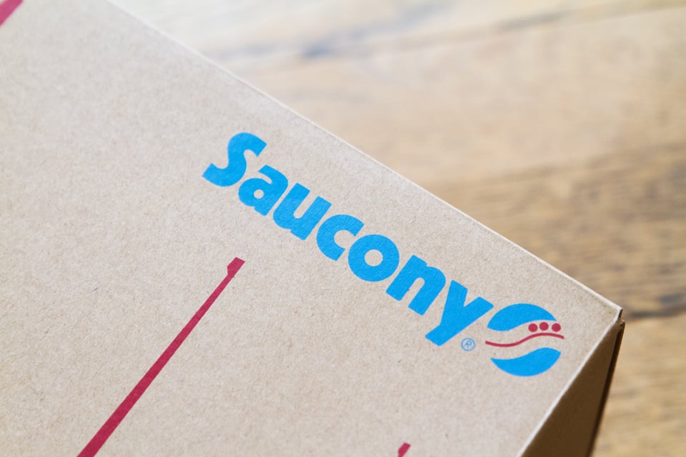saucony marque logo