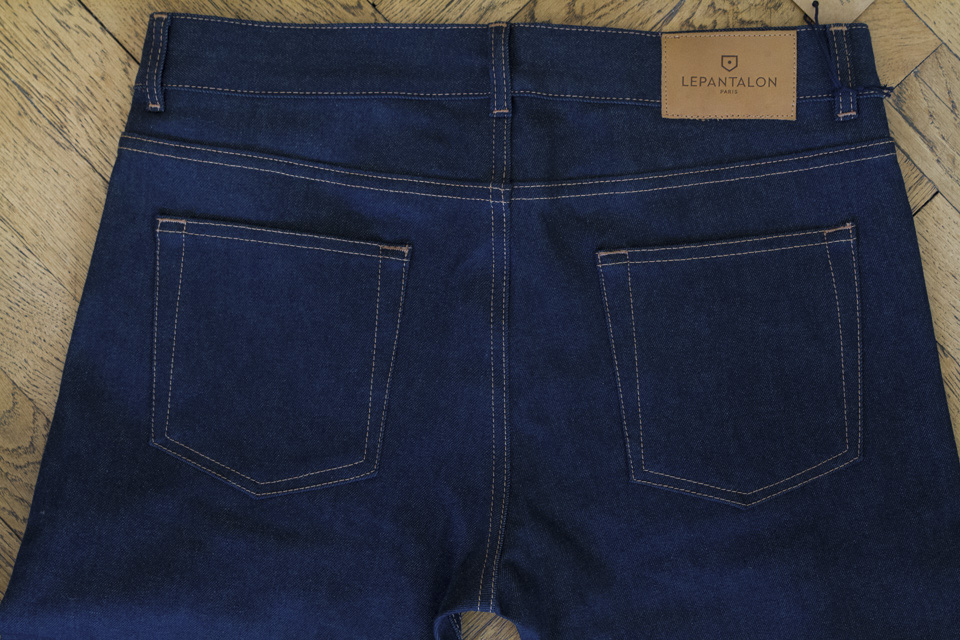 Les pantalons jeans sale