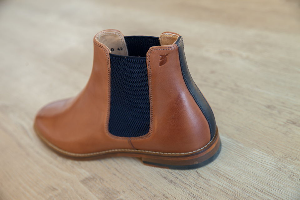 pied de biche combat boots