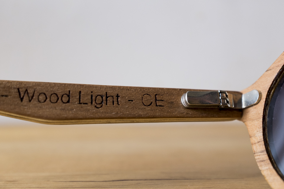 charniere lunettes wood light