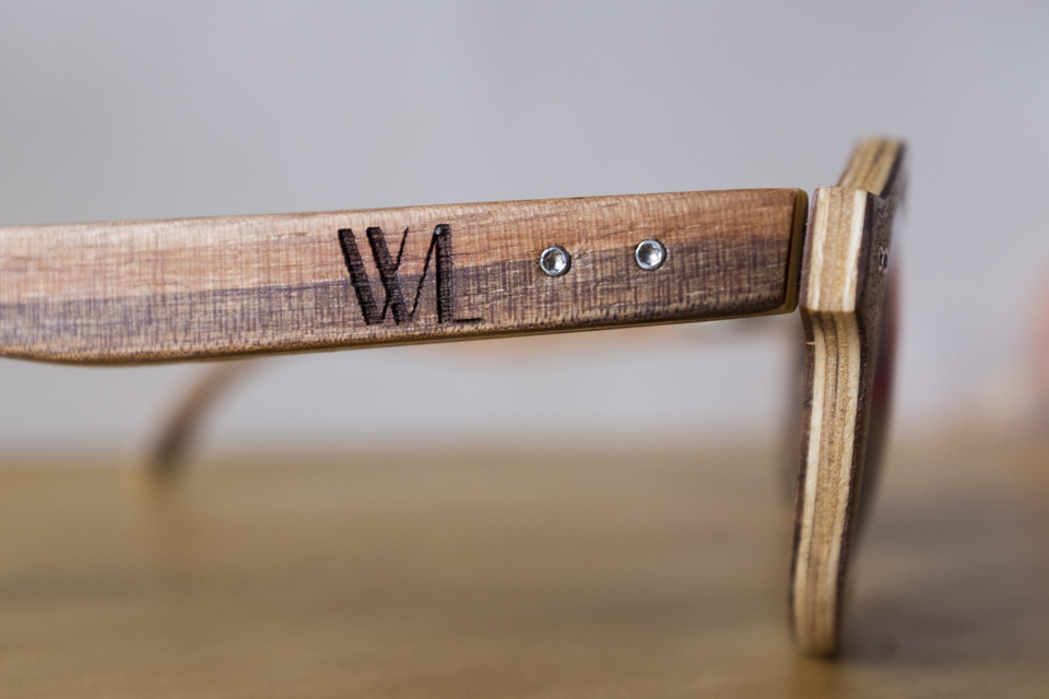 wood light gravure lunettes bois