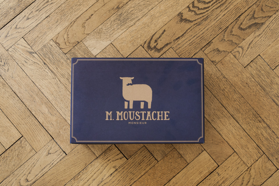 boite chaussures m moustache