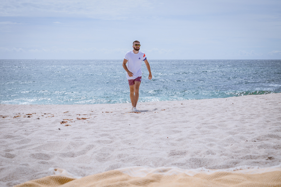 look-plage-debout-marche