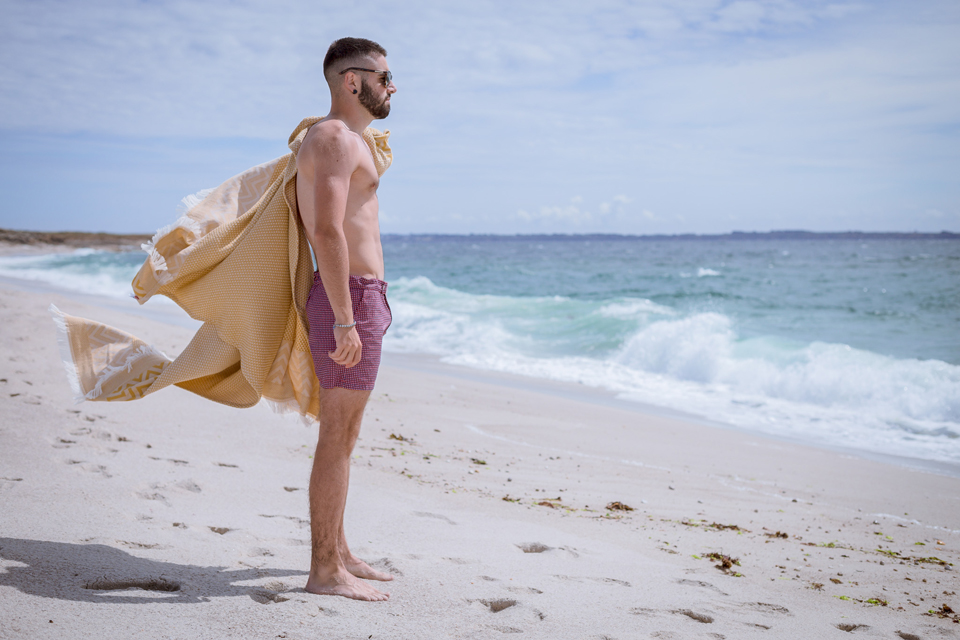 look-plage-debout-serviette