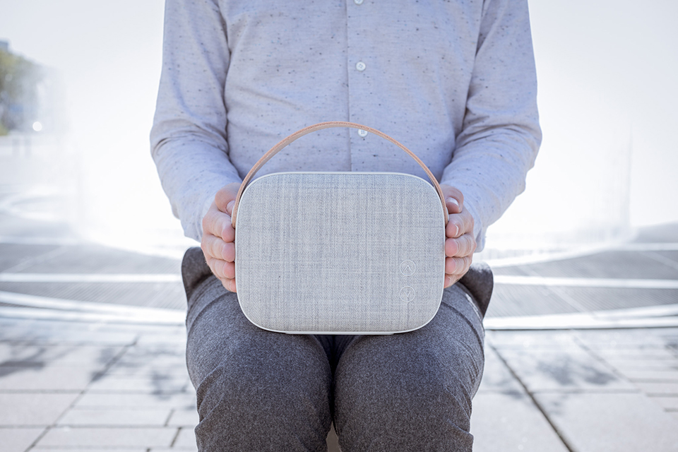 Enceinte Vifa Helsinki Close Assis