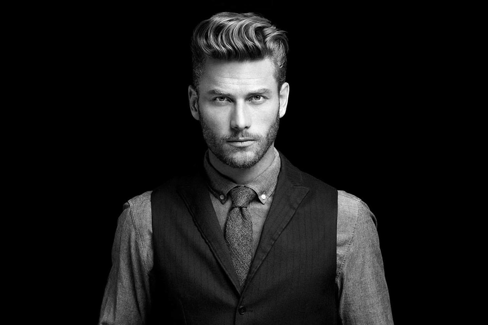 Sleek bun - le chignon tendance qui fait le buzz !  Coiffure homme  tendance, Chignon tendance, Coiffures masculines