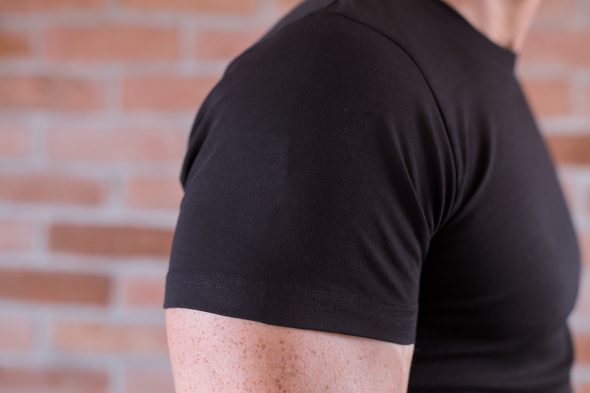 Le Basiq Tshirt Noir Porte Detail Manche