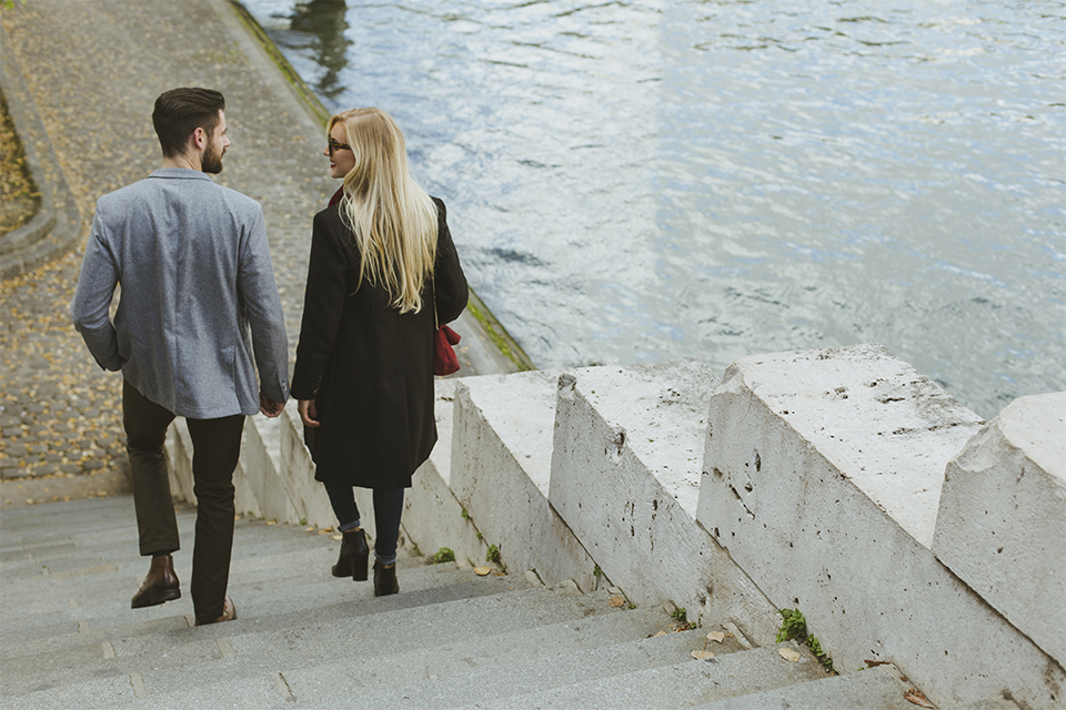 photo de couple sur les quais de seine