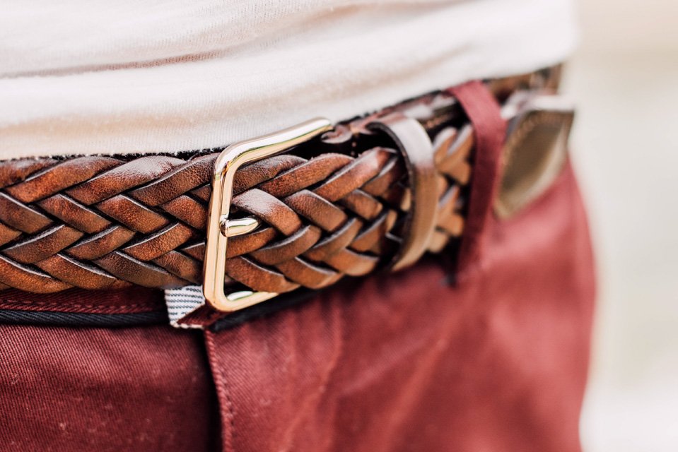 Ceinture en cuir torsadé marron pour hommes pour un style chic et