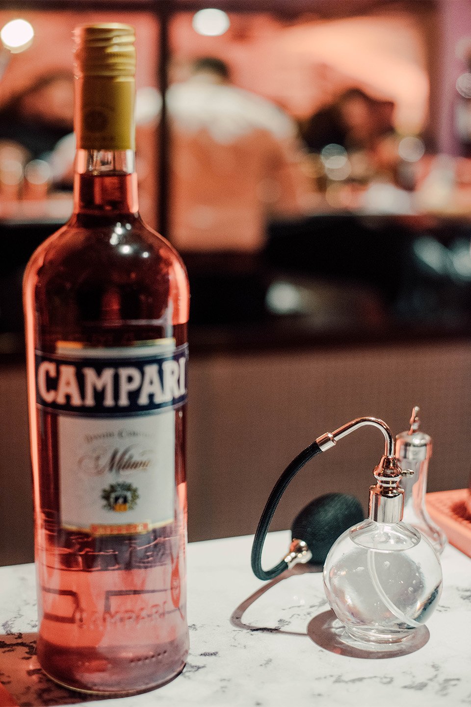 bouteille campari soiree bartender