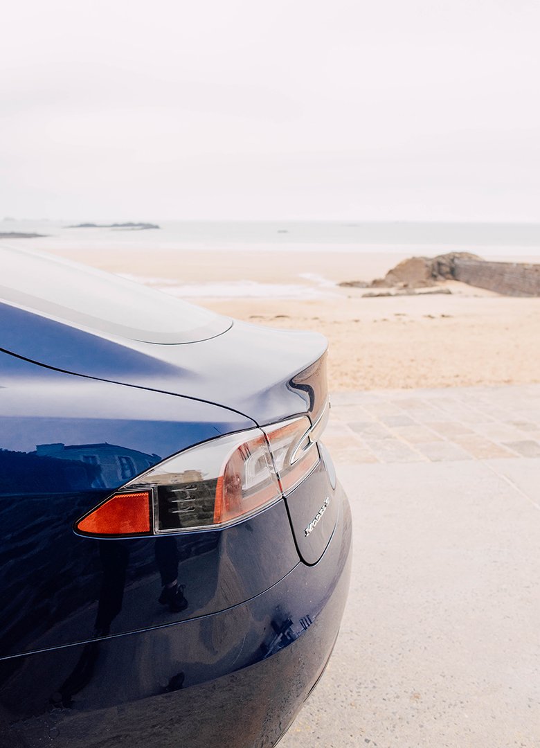 Tesla Model S aileron