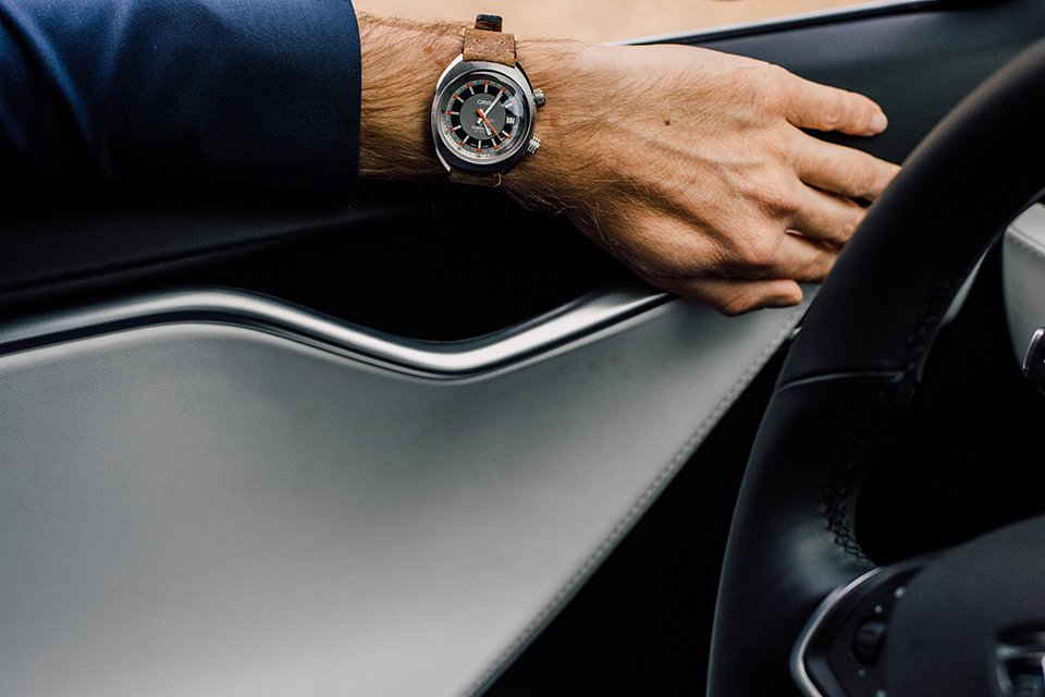 Tesla Model S montre Oris