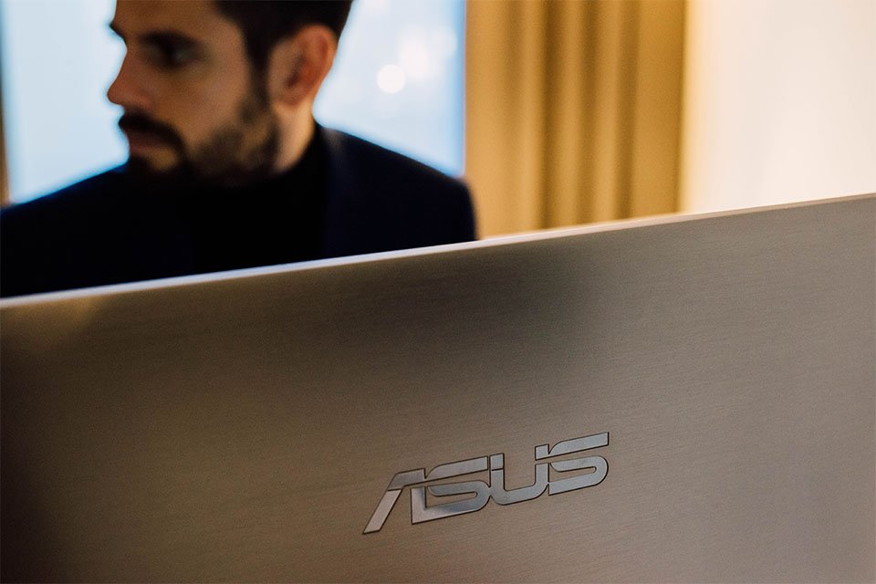 ecran asus aluminium