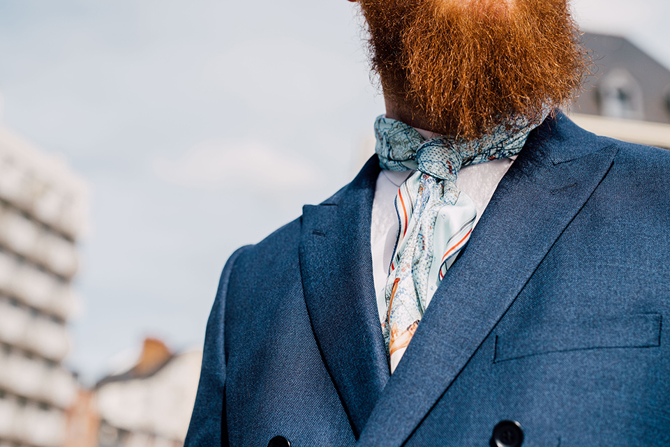 Nouer Un Foulard Carre Porte Blazer