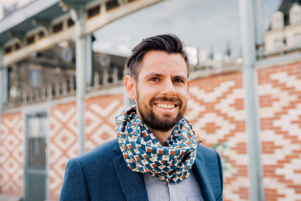 Nouer Un Foulard Snood Porte Sourire