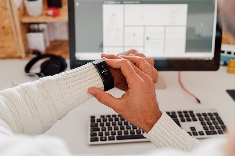 Fitbit Charge 5: Notre test et avis du bracelet connecté qui veille sur  notre santé