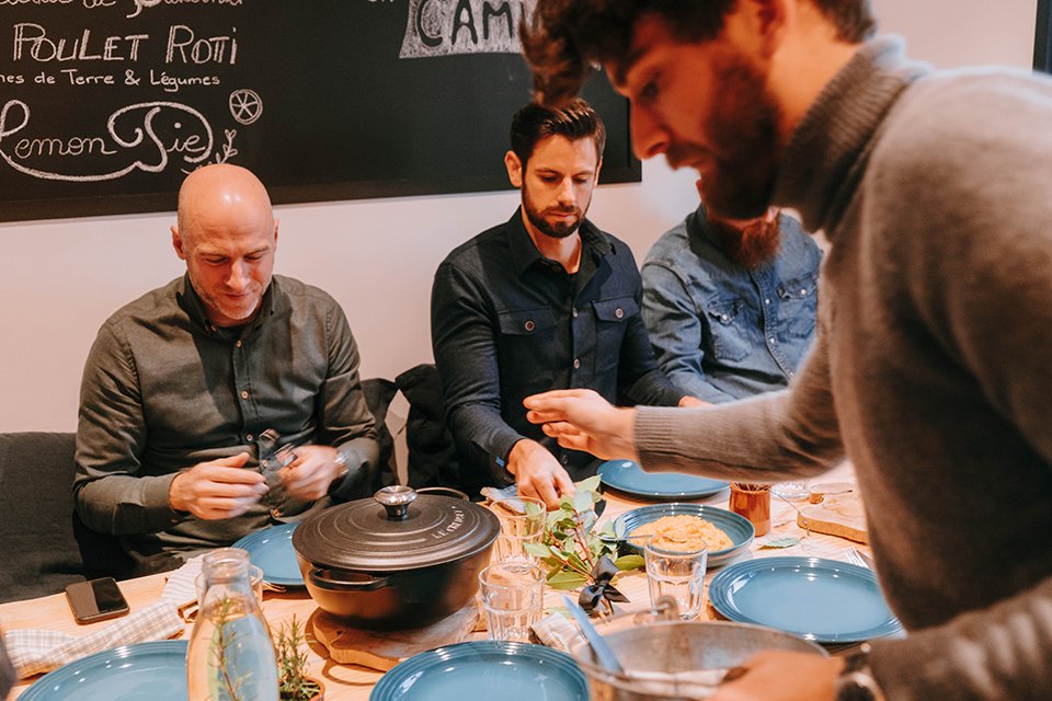 La Cuisine Table Remplie