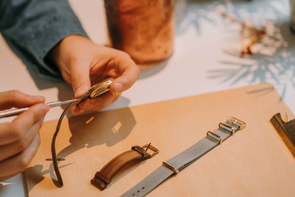 enlever bracelet montre