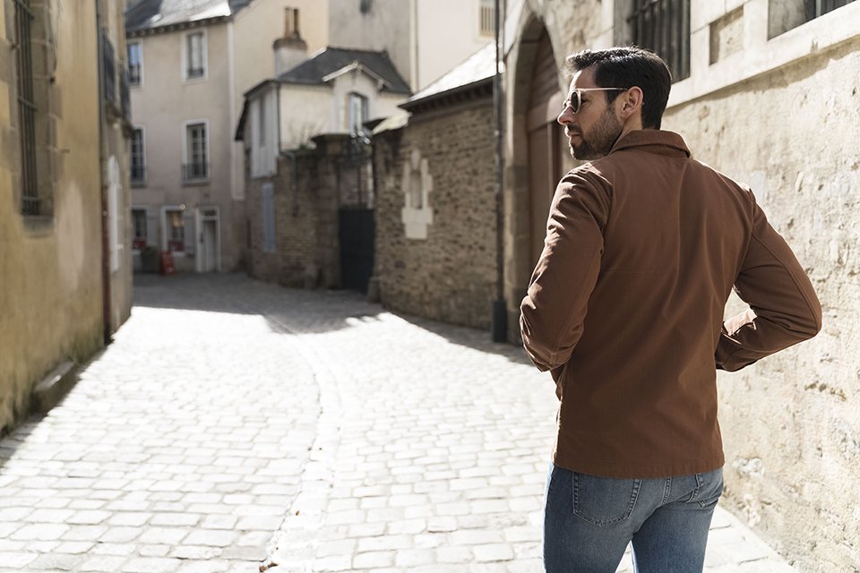 look entre deux veste de travail dos