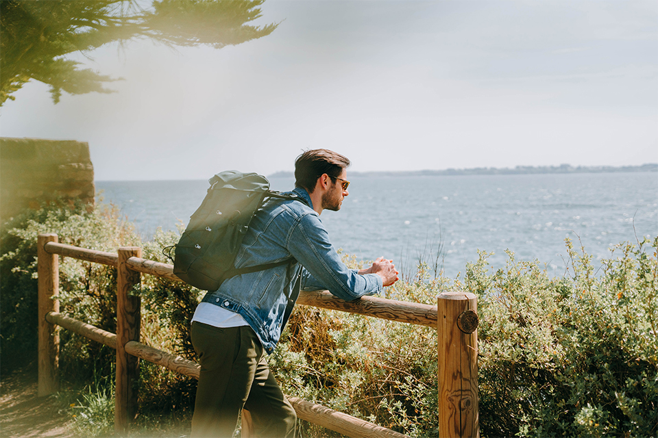 idee look homme printemps sac à dos