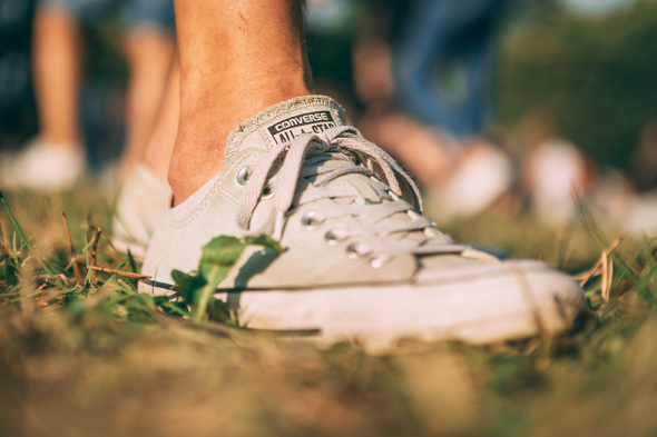 Festival look baskets Converse blanc